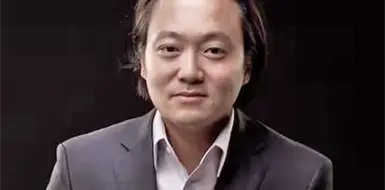 Designan a Scott Yoo como director