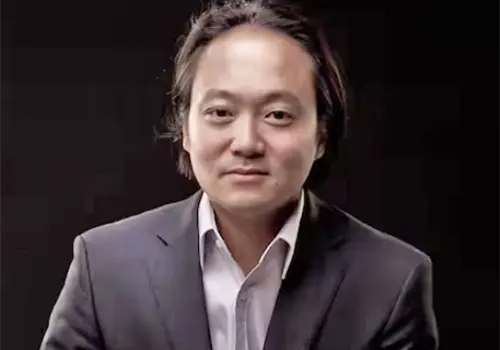 Designan a Scott Yoo como director