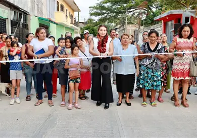 Valeria Rosales inaugura tres calles en Villaflores