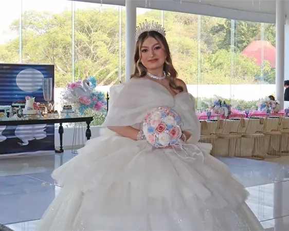 Victoria festeja con elegancia