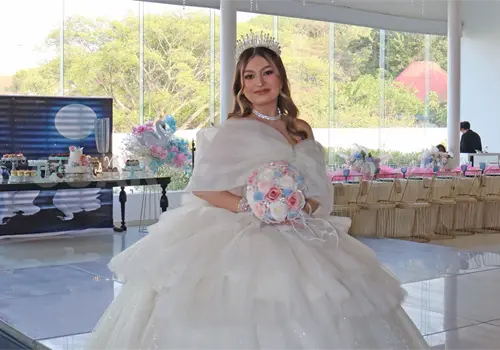 Victoria festeja con elegancia