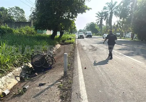 Embiste tr&aacute;iler a triciclero y lo deja grave en el hospital