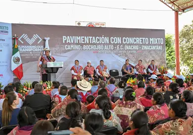 Llevan infraestructura vial y educativa a Zinacant&aacute;n