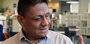 Fern&aacute;ndez Granados recibir&aacute; Premio de Poes&iacute;a
