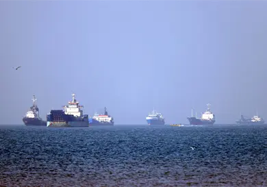 Atacan buques iran&iacute;es en Ormuz