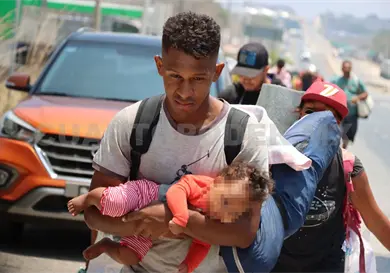 Denuncian hostigamiento a caravana migrante