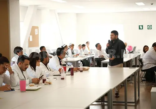 Capacitan a directivos para fortalecer atenci&oacute;n