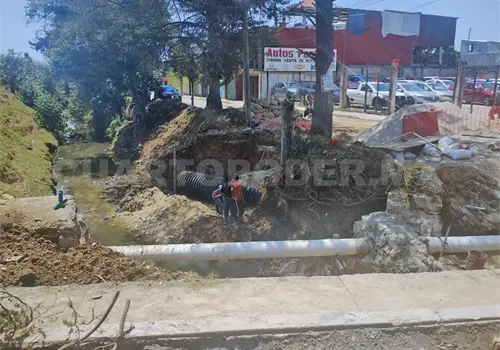 Obra vial da&ntilde;a la red hidr&aacute;ulica