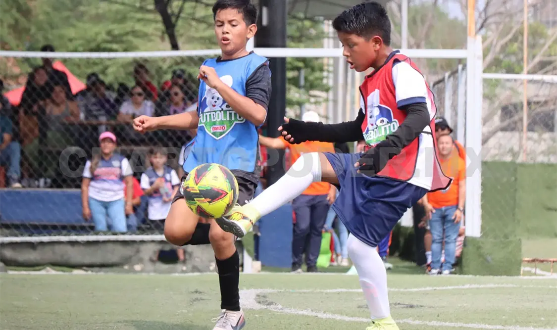 Niñas y niños de diferentes municipios de Chiapas disputaron la Fase Estatal de Futbolito Bimbo. Diego Pérez/CP