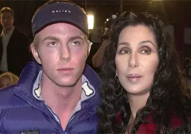 Cher habr&iacute;a suspendido apoyo a su hijo