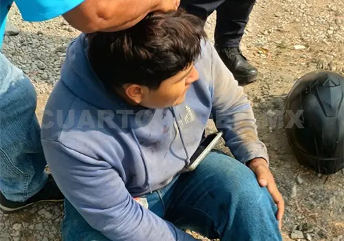 Queda herido luego de accidentarse en moto