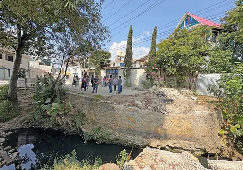 Exigen reconstrucci&oacute;n de puente