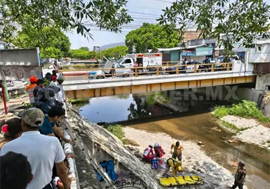 Menor de edad cae al fondo de canal del r&iacute;o Sabinal