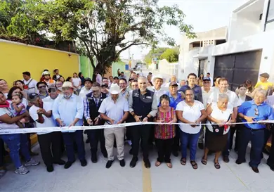 Inaugura &Aacute;ngel Torres c&eacute;ntrica calle en El Jobo