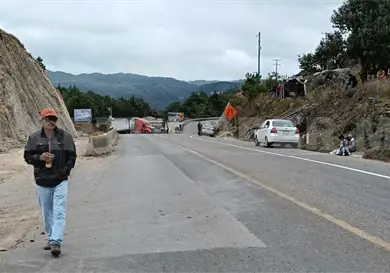 Maestros del NEI anuncian bloqueo carretero