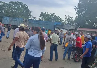 Protestan cientos de ca&ntilde;eros en Huixtla