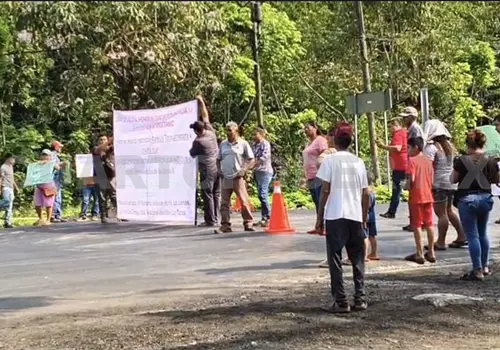 Protestan por afectaciones de trabajos en L&iacute;nea K