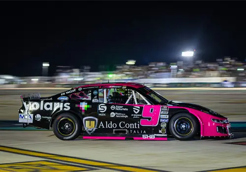 Dura pelea por liderato general de Nascar