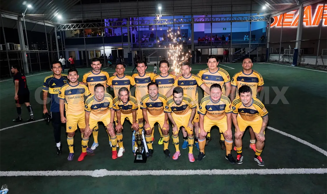 Caguamos FC se proclamó campeón de la categoría Veteranos Jrs. después de una intensa final disputada en la Liga Palapa Fut 7.