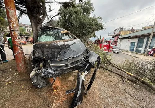 Vuelca en bulevar por exceso de velocidad