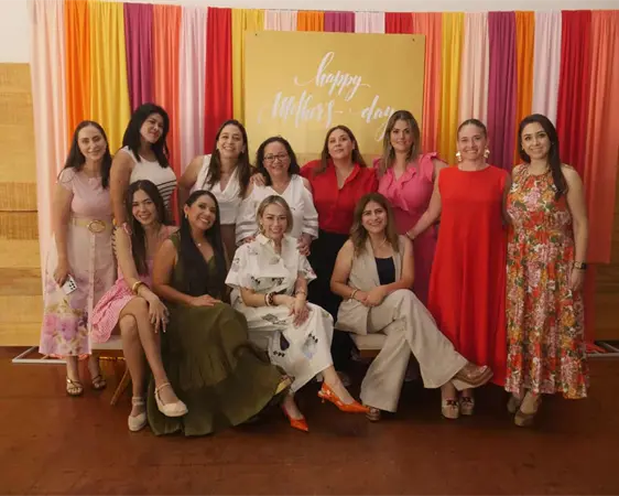 Celebrando a las mamás del colegio