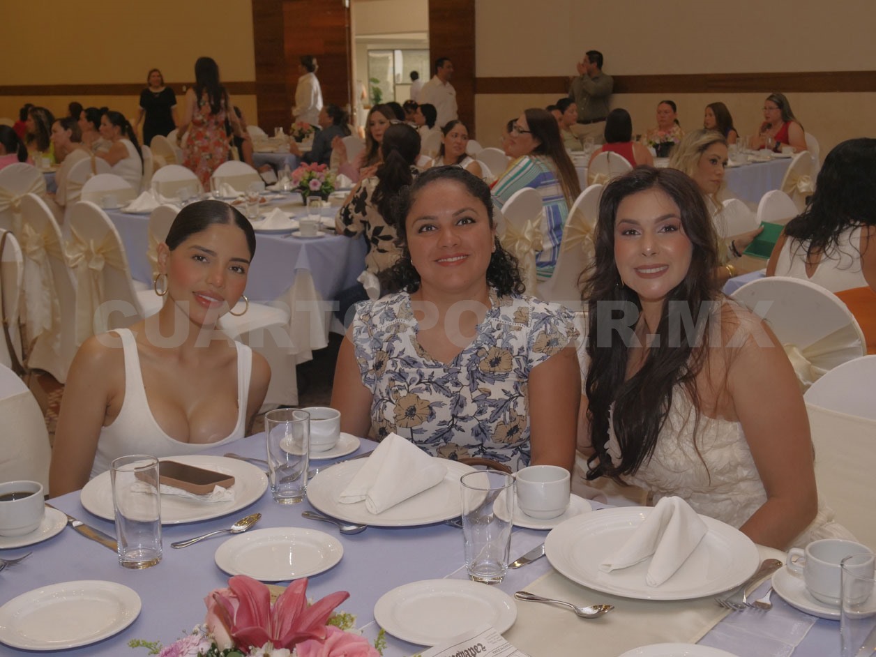 Celebrando a las mamás del colegio