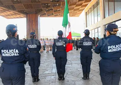 Investigarán a elemento que prohibió toma de fotos Investigarán a elemento que prohibió toma de fotos