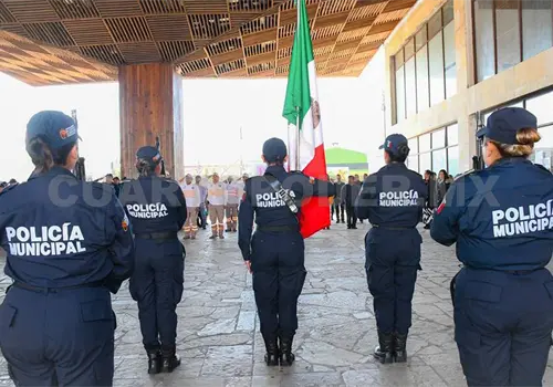 Investigarán a elemento que prohibió toma de fotos Investigarán a elemento que prohibió toma de fotos