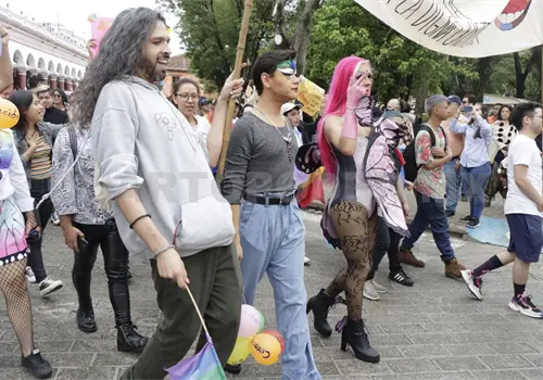 Hay que adaptarse a disidencias sexuales: Unich