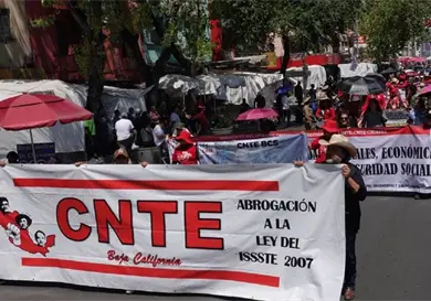 Docentes y normalistas marchan en los estados