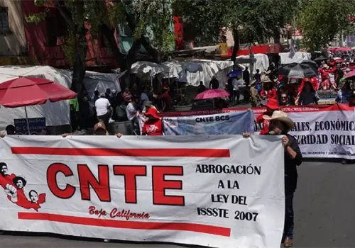 Docentes y normalistas marchan en los estados