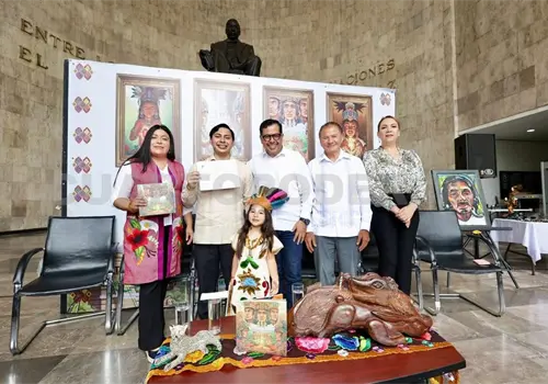 Presentan el libro "Lágrimas de los dioses" Presentan el libro "Lágrimas de los dioses"