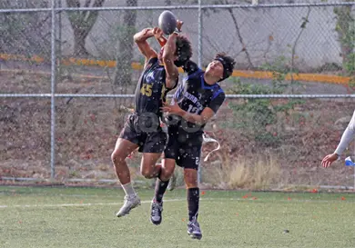 Por m&aacute;s yardas rumbo a los "playoffs"