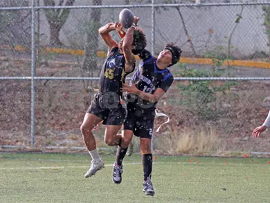 Por m&aacute;s yardas rumbo a los "playoffs"