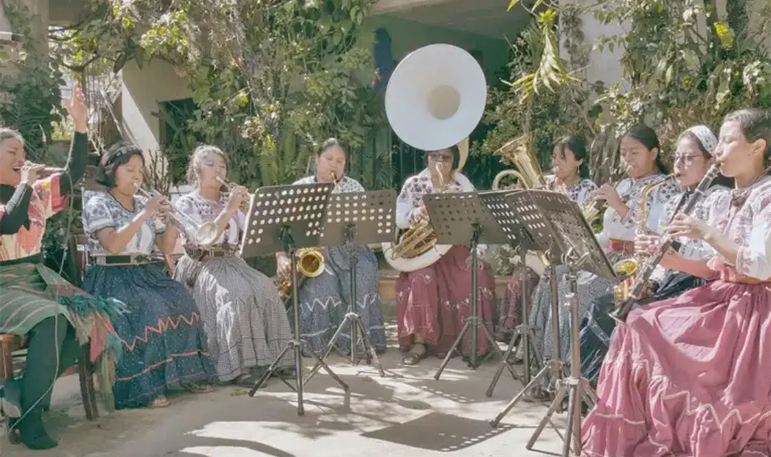 Los hijos de la costa celebra la música