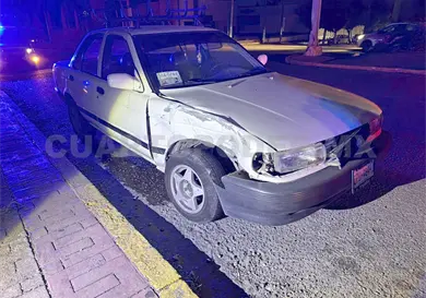 Se estrellan por culpa de apag&oacute;n en bulevar