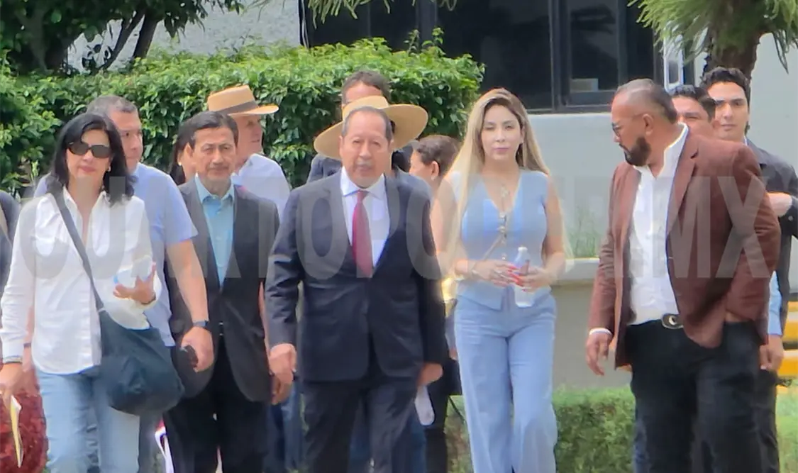 Leonel Godoy comparece en Fiscalía de Michoacán