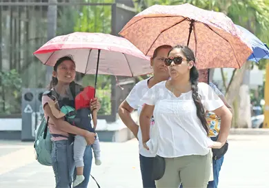 Seguir&aacute;n lluvias y calor extremo