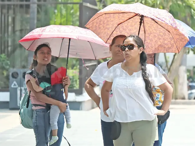 Seguir&aacute;n lluvias y calor extremo