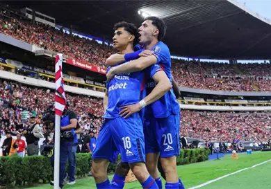 Cruz Azul elimina a Chivas y se instala en la final