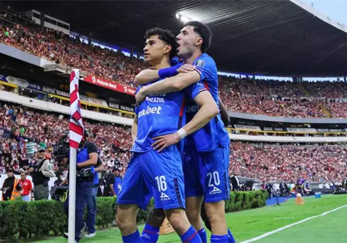 Cruz Azul elimina a Chivas y se instala en la final