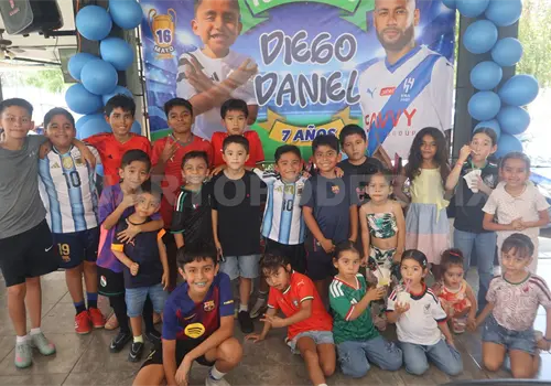 Gal&aacute;cticos de Diego protagonizan festejo