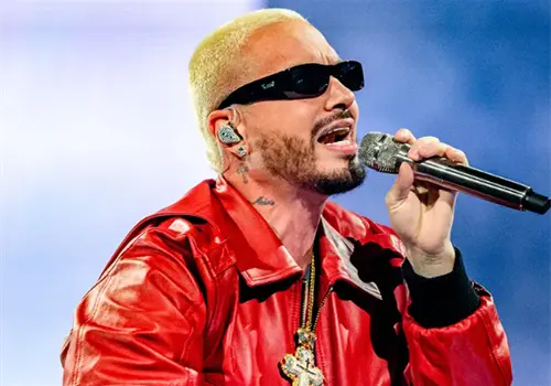 J Balvin "oye" a fans que la pasan mal