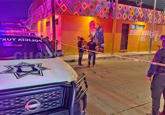 Exministerial dispara al aire y causa una ri&ntilde;a