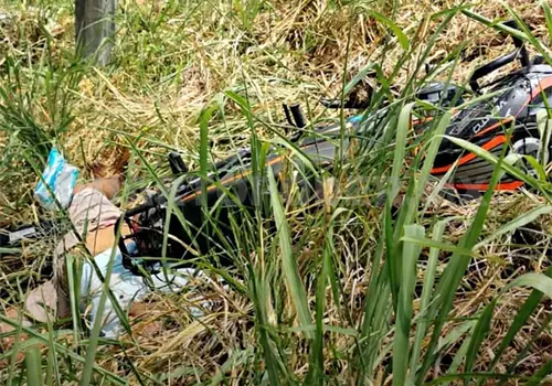 Muere motociclista al salirse en curva