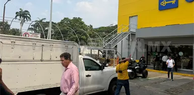 Lo encuentran muerto en un estacionamiento