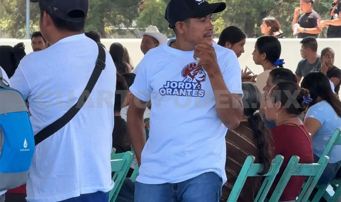 Aspecto de las playeras que se entregaron en el evento más reciente. CP