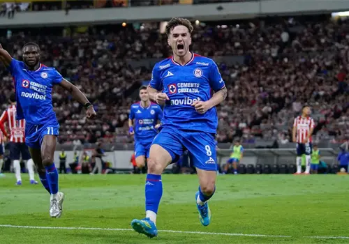 Huiqui pone a Cruz Azul a so&ntilde;ar con la d&eacute;cima