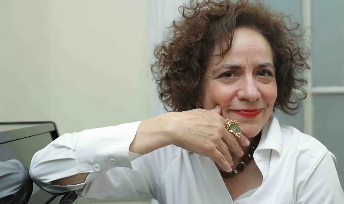 Silvia Peláez (Cuernavaca, 1959) fue condecorada con el Premio Nacional de Dramaturgia Juan Ruiz de Alarcón 2026. Cortesía
