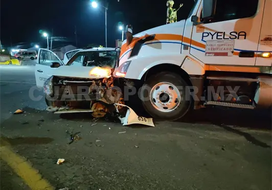 Carreterazo entre unidad de carga y un particular